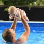 Dziecko na basenie